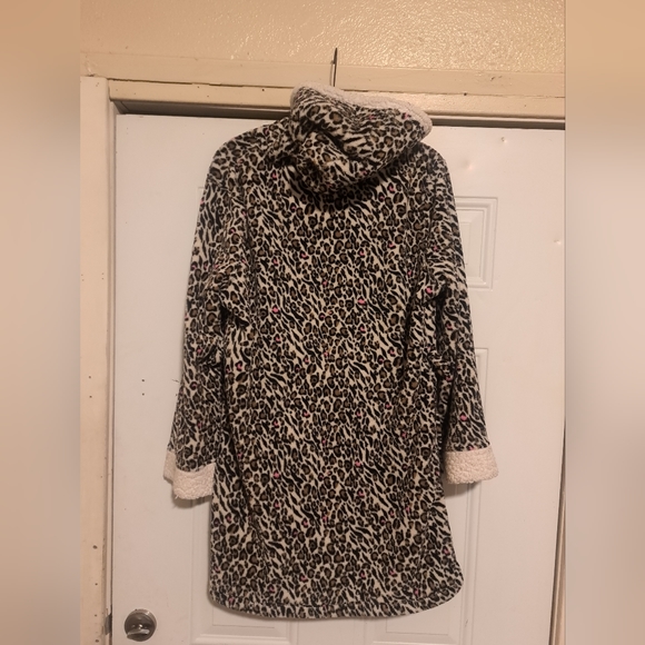 Leopard Print Light Weight Jacket - Picture 2 of 3